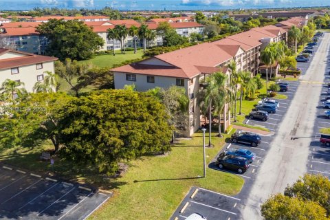 Copropriété à vendre à Pembroke Pines, Floride: 2 chambres, 142.42 m2 № 2001309 - photo 29