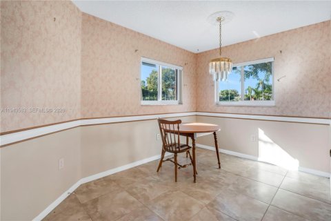 Copropriété à vendre à Pembroke Pines, Floride: 2 chambres, 142.42 m2 № 2001309 - photo 4