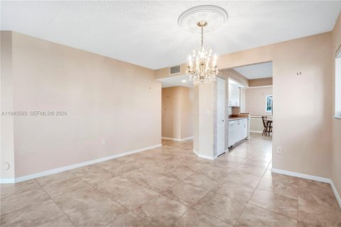 Copropriété à vendre à Pembroke Pines, Floride: 2 chambres, 142.42 m2 № 2001309 - photo 16