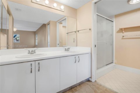 Copropriété à vendre à Pembroke Pines, Floride: 2 chambres, 142.42 m2 № 2001309 - photo 14