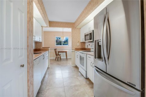 Copropriété à vendre à Pembroke Pines, Floride: 2 chambres, 142.42 m2 № 2001309 - photo 7