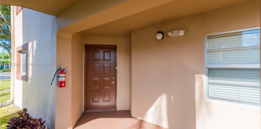 Condo à Pembroke Pines, Floride, 2 chambres  № 2001309