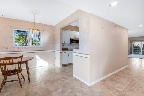 Copropriété à vendre à Pembroke Pines, Floride: 2 chambres, 142.42 m2 № 2001309 - photo 3