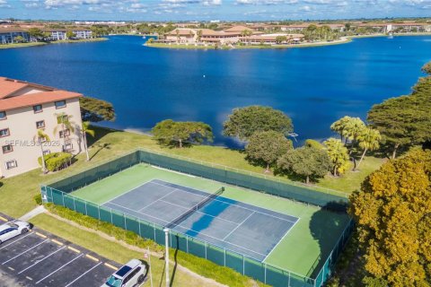 Copropriété à vendre à Pembroke Pines, Floride: 2 chambres, 142.42 m2 № 2001309 - photo 28