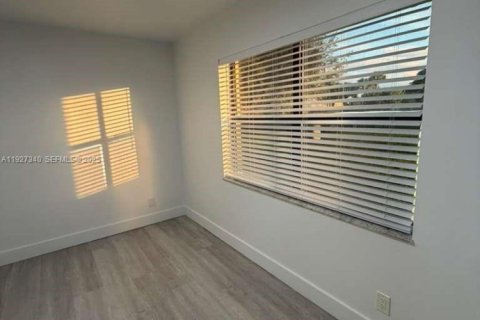 Снять в аренду кондоминиум в Санрайз, Флорида 2 спальни, 70.61м2, № 1987717 - фото 8