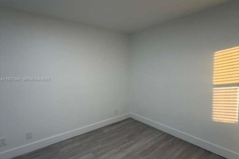 Снять в аренду кондоминиум в Санрайз, Флорида 2 спальни, 70.61м2, № 1987717 - фото 6