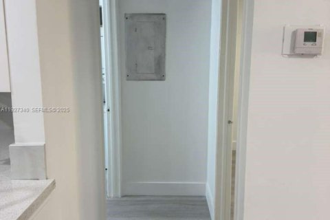 Снять в аренду кондоминиум в Санрайз, Флорида 2 спальни, 70.61м2, № 1987717 - фото 13