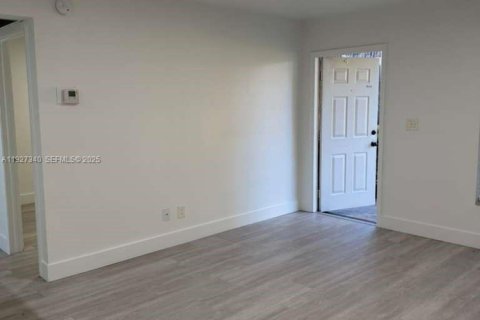 Снять в аренду кондоминиум в Санрайз, Флорида 2 спальни, 70.61м2, № 1987717 - фото 14