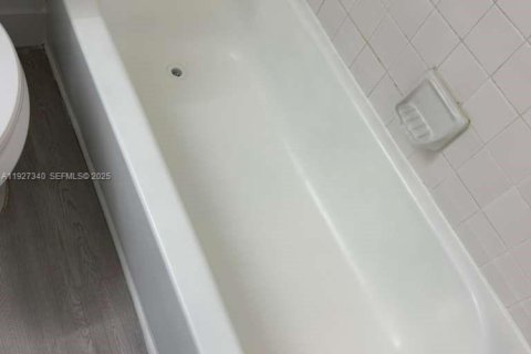 Снять в аренду кондоминиум в Санрайз, Флорида 2 спальни, 70.61м2, № 1987717 - фото 10