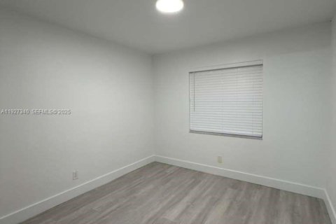 Снять в аренду кондоминиум в Санрайз, Флорида 2 спальни, 70.61м2, № 1987717 - фото 12