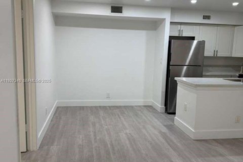 Снять в аренду кондоминиум в Санрайз, Флорида 2 спальни, 70.61м2, № 1987717 - фото 16