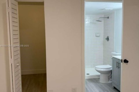 Снять в аренду кондоминиум в Санрайз, Флорида 2 спальни, 70.61м2, № 1987717 - фото 5