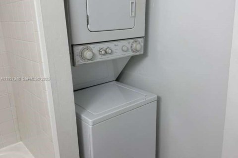 Снять в аренду кондоминиум в Санрайз, Флорида 2 спальни, 70.61м2, № 1987717 - фото 11