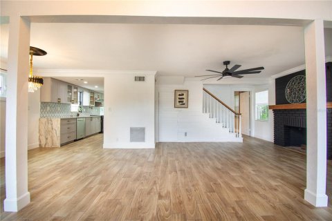 Casa en alquiler en Saint Petersburg, Florida, 3 dormitorios, 121.33 m2 № 1615476 - foto 3