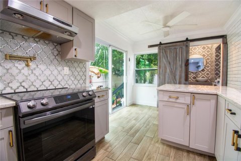 Casa en alquiler en Saint Petersburg, Florida, 3 dormitorios, 121.33 m2 № 1615476 - foto 10
