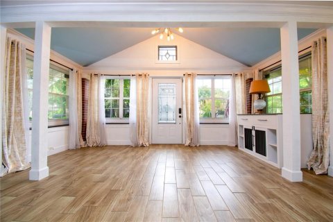 Casa en alquiler en Saint Petersburg, Florida, 3 dormitorios, 121.33 m2 № 1615476 - foto 2