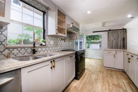 Casa en alquiler en Saint Petersburg, Florida, 3 dormitorios, 121.33 m2 № 1615476 - foto 4