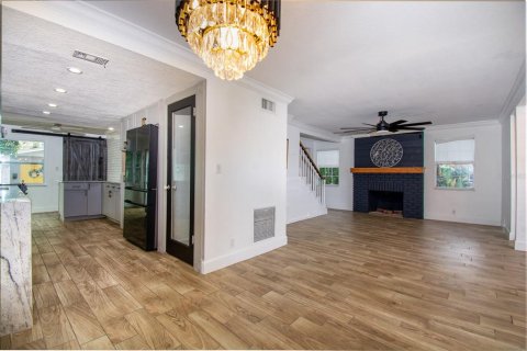 Casa en alquiler en Saint Petersburg, Florida, 3 dormitorios, 121.33 m2 № 1615476 - foto 7