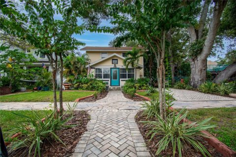 Casa en alquiler en Saint Petersburg, Florida, 3 dormitorios, 121.33 m2 № 1615476 - foto 1