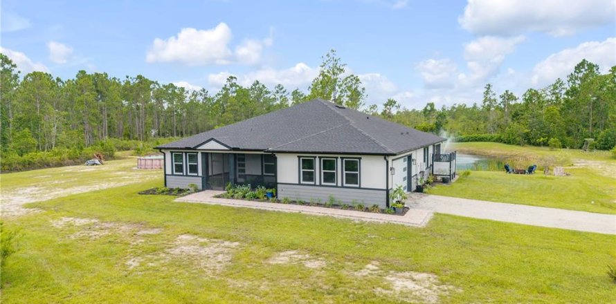 House in New Smyrna Beach, Florida 4 bedrooms, 187.38 sq.m. № 2166812