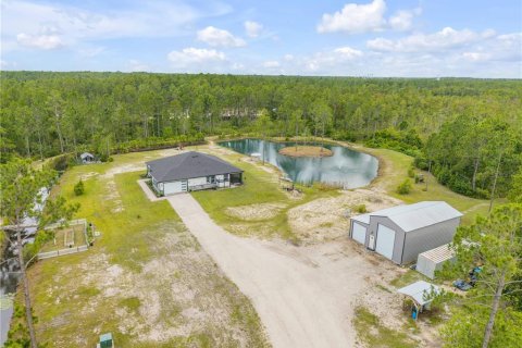 House in New Smyrna Beach, Florida 4 bedrooms, 187.38 sq.m. № 2166812 - photo 3