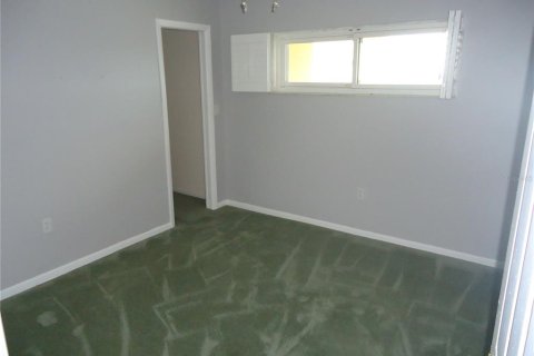 Condo in Saint Petersburg, Florida, 2 bedrooms  № 1904427 - photo 6