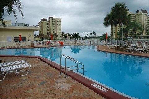 Condo in Saint Petersburg, Florida, 2 bedrooms  № 1904427 - photo 4