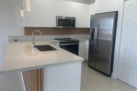 Townhouse in LANDMARK in Doral, Florida 3 bedrooms, 102.38 sq.m. № 1840932 - photo 3
