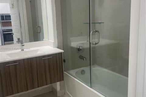 Townhouse in LANDMARK in Doral, Florida 3 bedrooms, 102.38 sq.m. № 1840932 - photo 14