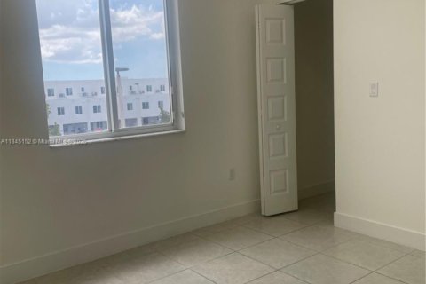 Townhouse in LANDMARK in Doral, Florida 3 bedrooms, 102.38 sq.m. № 1840932 - photo 13