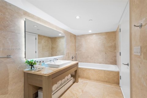 Condominio en venta en Miami Beach, Florida, 3 dormitorios, 169.73 m2 № 2033248 - foto 19