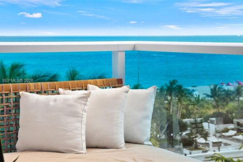 Condominio en Miami Beach, Florida, 3 dormitorios № 2033248