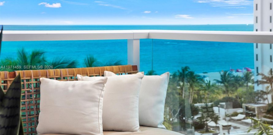 Condominio en Miami Beach, Florida, 3 dormitorios № 2033248