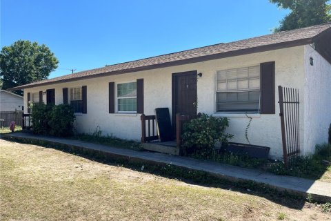 Propiedad comercial en venta en Tampa, Florida, 4 dormitorios, 145.48 m2 № 1592591 - foto 1