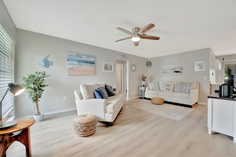 Copropriété à vendre à Bradenton, Floride: 2 chambres, 94.3 m2 № 2100829 - photo 11