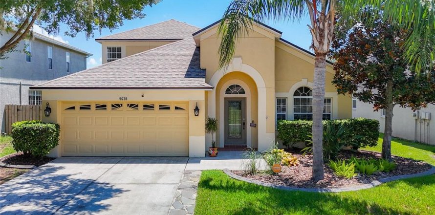 House in Land O' Lakes, Florida 4 bedrooms, 198.44 sq.m. № 1856437