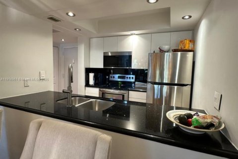 Condo in Doral, Florida, 1 bedroom  № 1970079 - photo 4