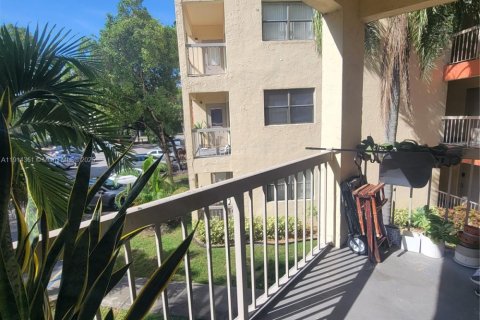 Condo in Doral, Florida, 1 bedroom  № 1970079 - photo 9