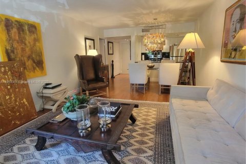 Condo in Doral, Florida, 1 bedroom  № 1970079 - photo 15