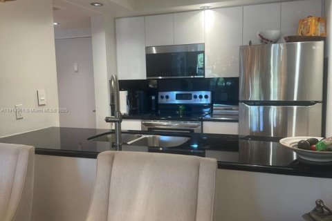 Condo in Doral, Florida, 1 bedroom  № 1970079 - photo 13