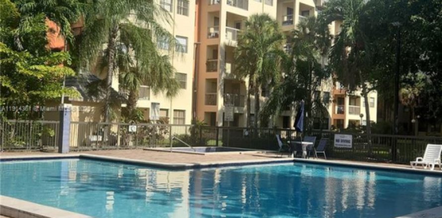 Condo in Doral, Florida, 1 bedroom  № 1970079