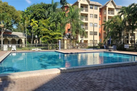 Condo in Doral, Florida, 1 bedroom  № 1970079 - photo 2