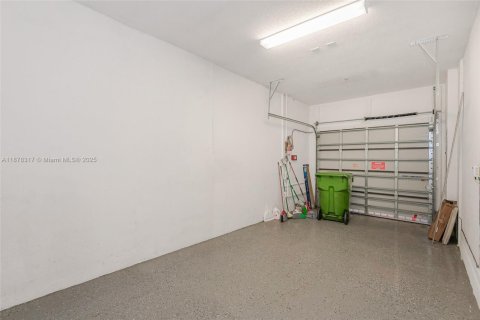 Снять в аренду таунхаус в Пемброк-Пайнс, Флорида 3 спальни, 136.38м2, № 1921771 - фото 27