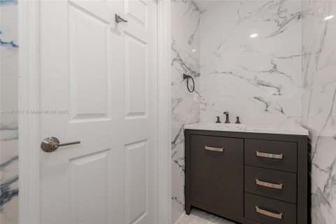 Снять в аренду таунхаус в Пемброк-Пайнс, Флорида 3 спальни, 136.38м2, № 1921771 - фото 15