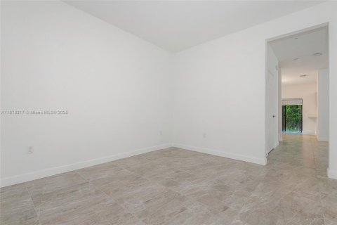 Снять в аренду таунхаус в Пемброк-Пайнс, Флорида 3 спальни, 136.38м2, № 1921771 - фото 3