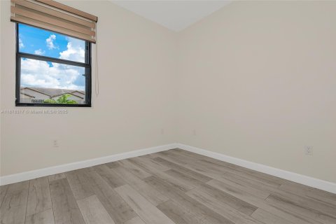 Снять в аренду таунхаус в Пемброк-Пайнс, Флорида 3 спальни, 136.38м2, № 1921771 - фото 21