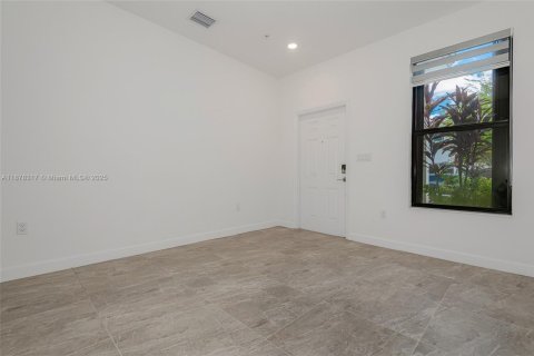 Снять в аренду таунхаус в Пемброк-Пайнс, Флорида 3 спальни, 136.38м2, № 1921771 - фото 5