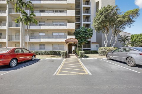 Condo in Lauderhill, Florida, 2 bedrooms  № 2184737 - photo 29