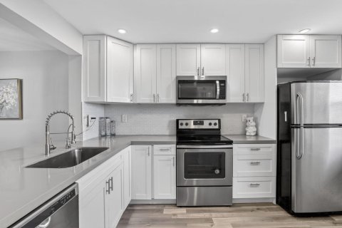 Condo in Lauderhill, Florida, 2 bedrooms  № 2184737 - photo 6