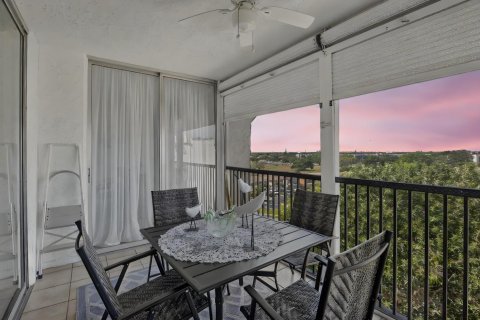Condo in Lauderhill, Florida, 2 bedrooms  № 2184737 - photo 4